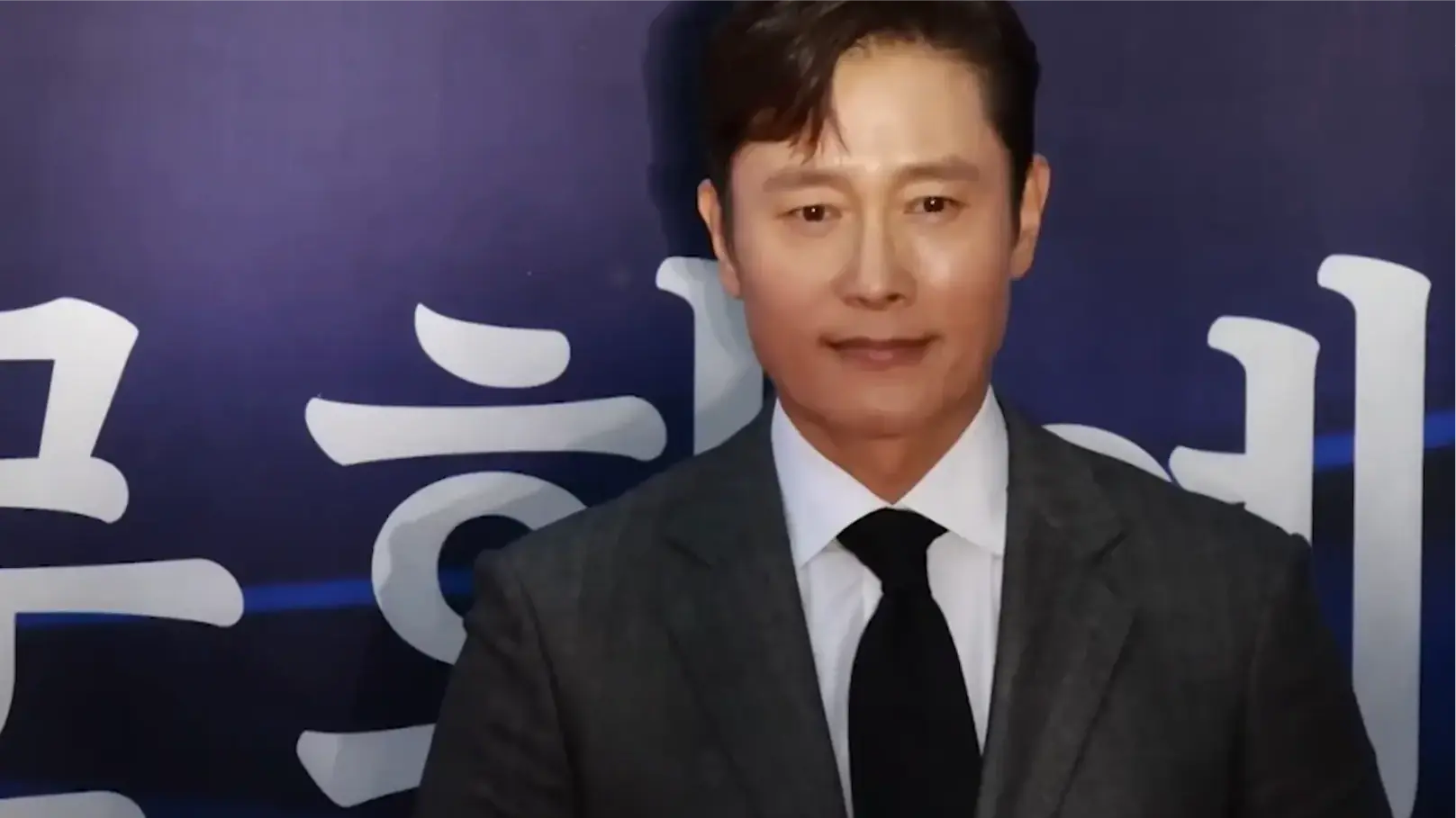 Lee Byung-hun nhận giải 'Nghệ sĩ xuất sắc' tại Mỹ